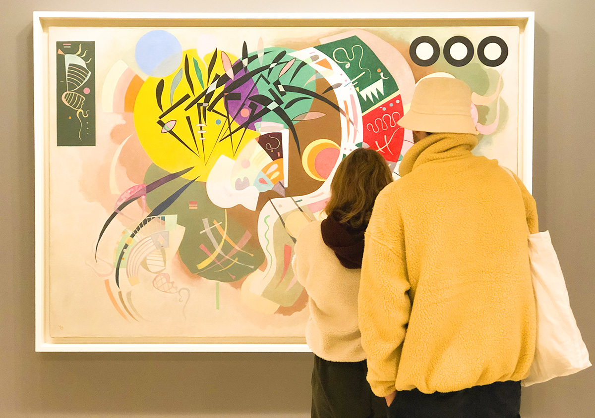 Two people looking at the same painting, reflecting shared experiences in a neurodiverse relationship